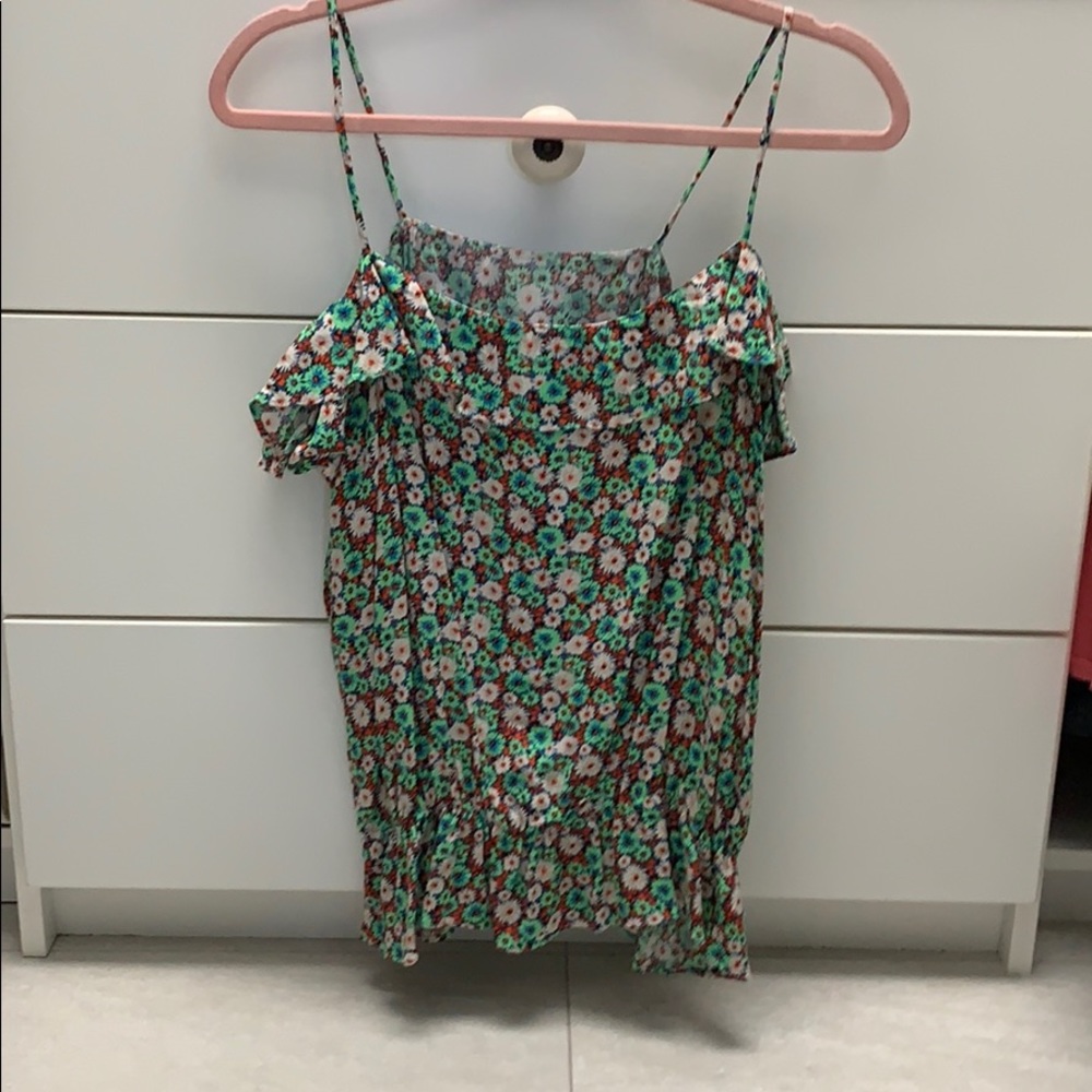 Adorable floral top!